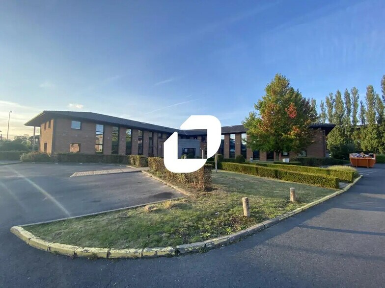 Office in Lezennes for lease - Building Photo - Image 1 of 11