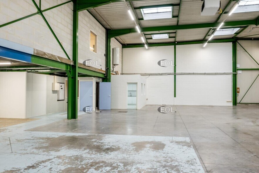 Flex dans Saint-Thibault-des-Vignes à louer - Photo du bâtiment - Image 3 de 7