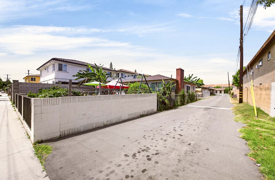 15013 Indiana Ave, Paramount, CA for sale - Primary Photo - Image 1 of 8