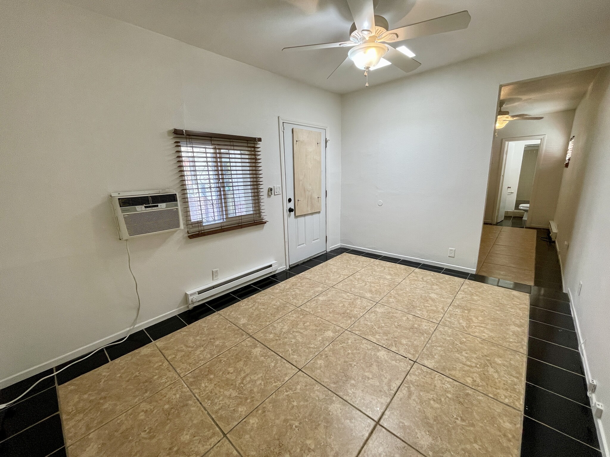 13279 Palm Dr, Desert Hot Springs, CA for lease Interior Photo- Image 1 of 8