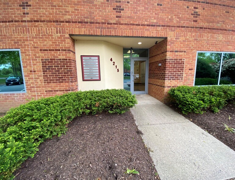 4215 Lafayette Center Dr, Chantilly, VA à louer - Photo du bâtiment - Image 2 de 3