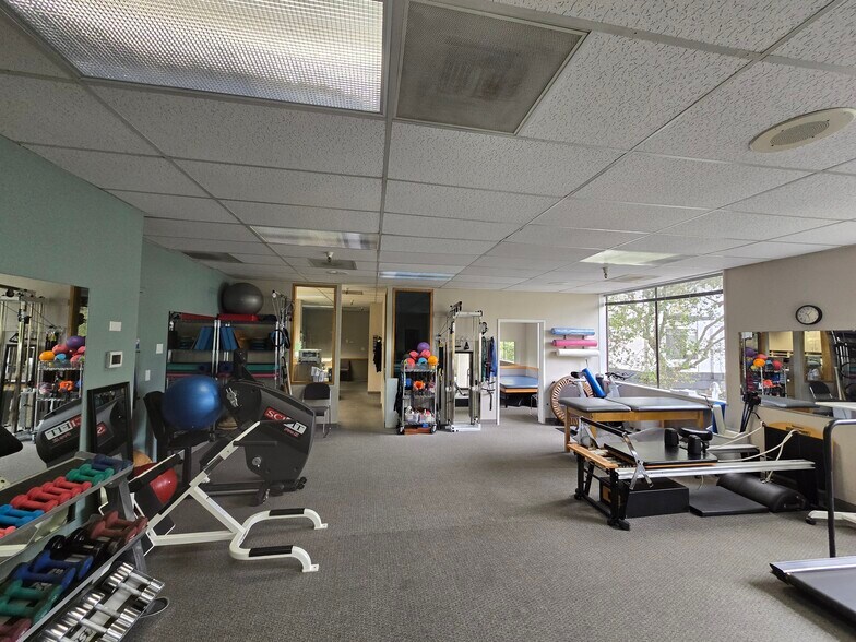 1225 Crane St, Menlo Park, CA à louer - Photo du bâtiment - Image 3 de 8