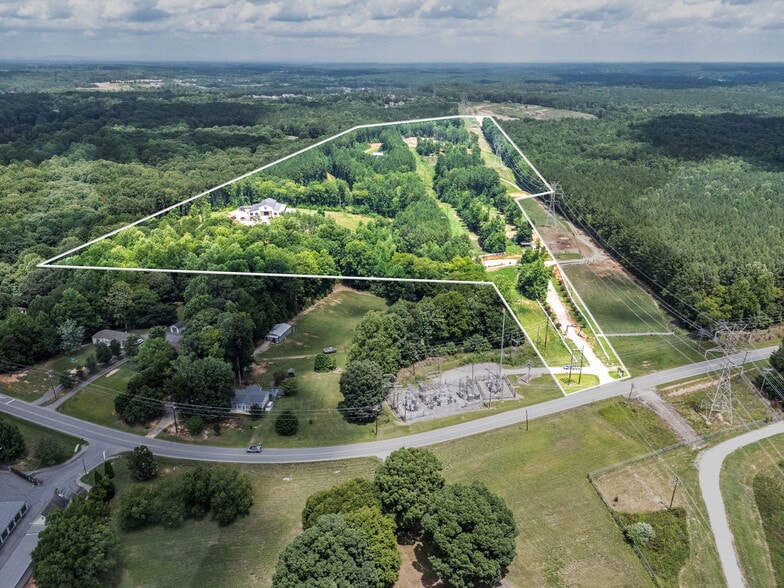 8178 Island Point Rd, Sherrills Ford, NC for sale - Building Photo - Image 2 of 40
