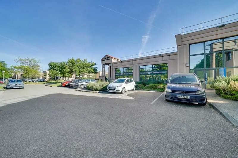 Flex in Bron for lease - Building Photo - Image 3 of 13