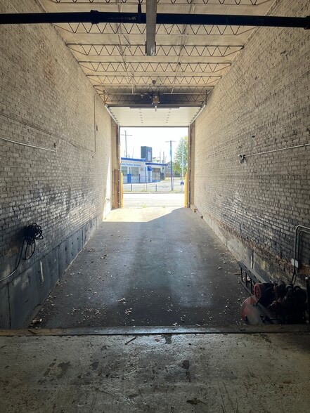 5707 N Northwest Hwy, Chicago, IL for lease - Building Photo - Image 3 of 9