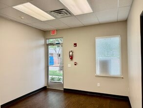 2653 Sagebrush Dr, Flower Mound, TX for lease Interior Photo- Image 2 of 9