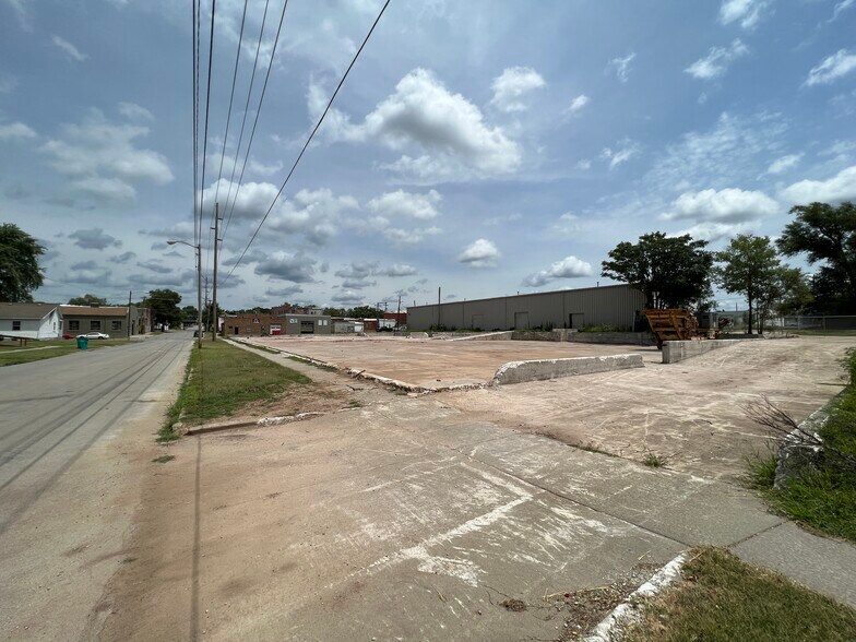 434 W Pacific St, Springfield, MO for sale - Building Photo - Image 2 of 4