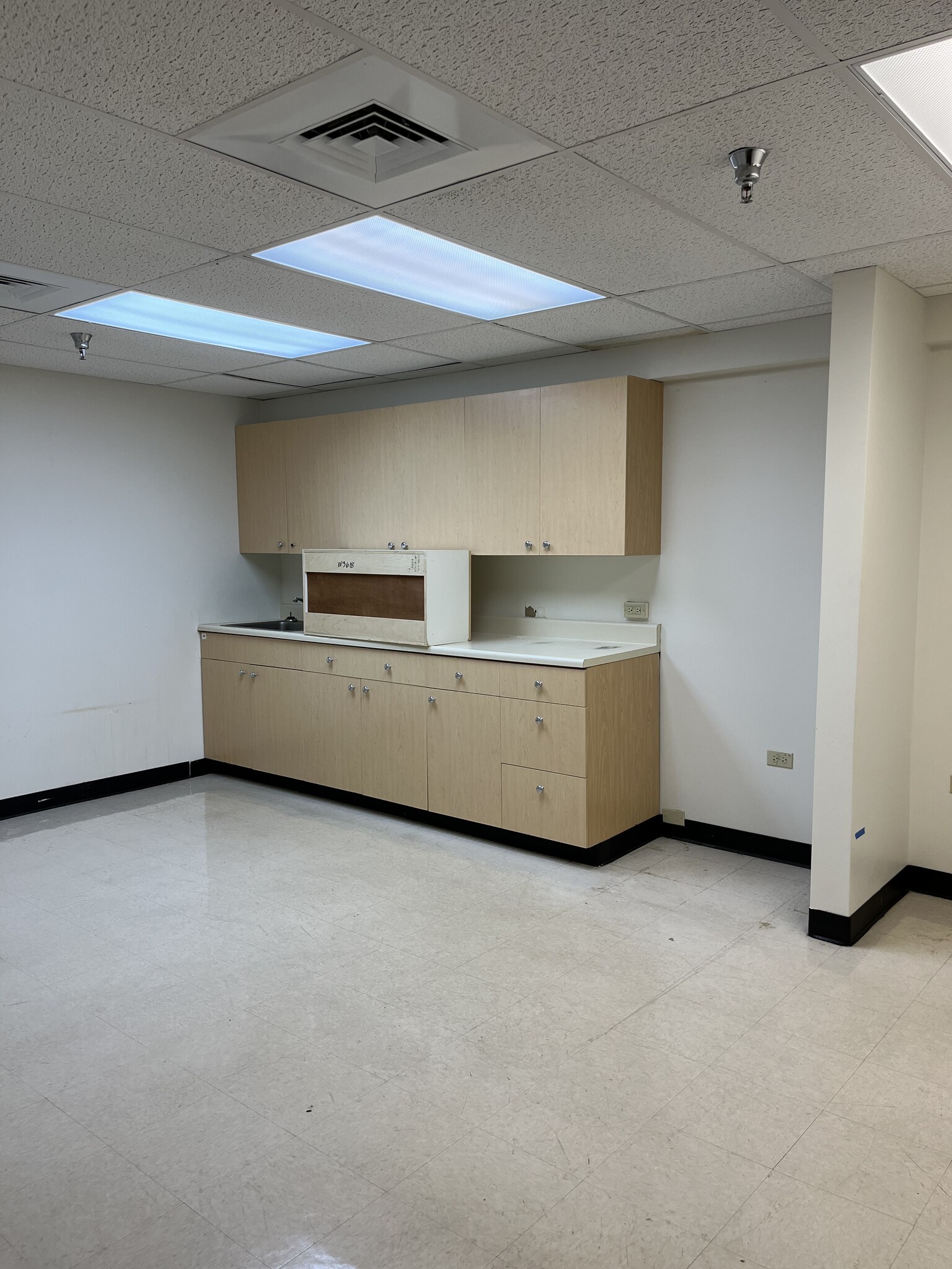 702 S Beretania St, Honolulu, HI for lease Building Photo- Image 1 of 5