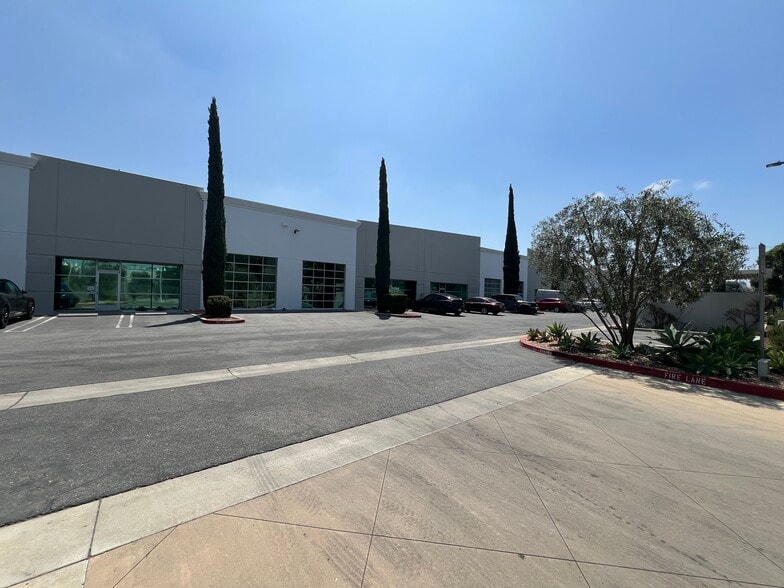 7500-7536 Tyrone Ave, Van Nuys, CA for sale - Building Photo - Image 3 of 7