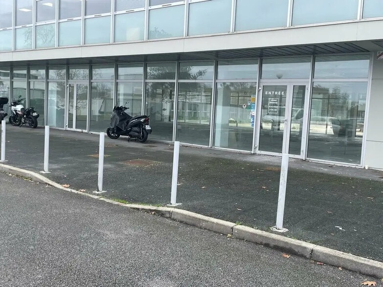 Office/Retail in Mérignac for lease - Building Photo - Image 1 of 6
