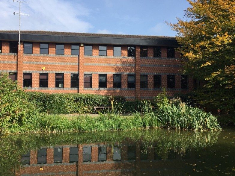 Northbridge Rd, Berkhamsted à louer - Photo du bâtiment - Image 1 de 5