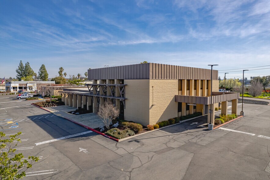 110 Harding Blvd, Roseville, CA à vendre - Photo du bâtiment - Image 2 de 10