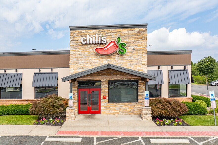 220 Upland Square Dr, Pottstown, PA for sale - Building Photo - Image 3 of 8