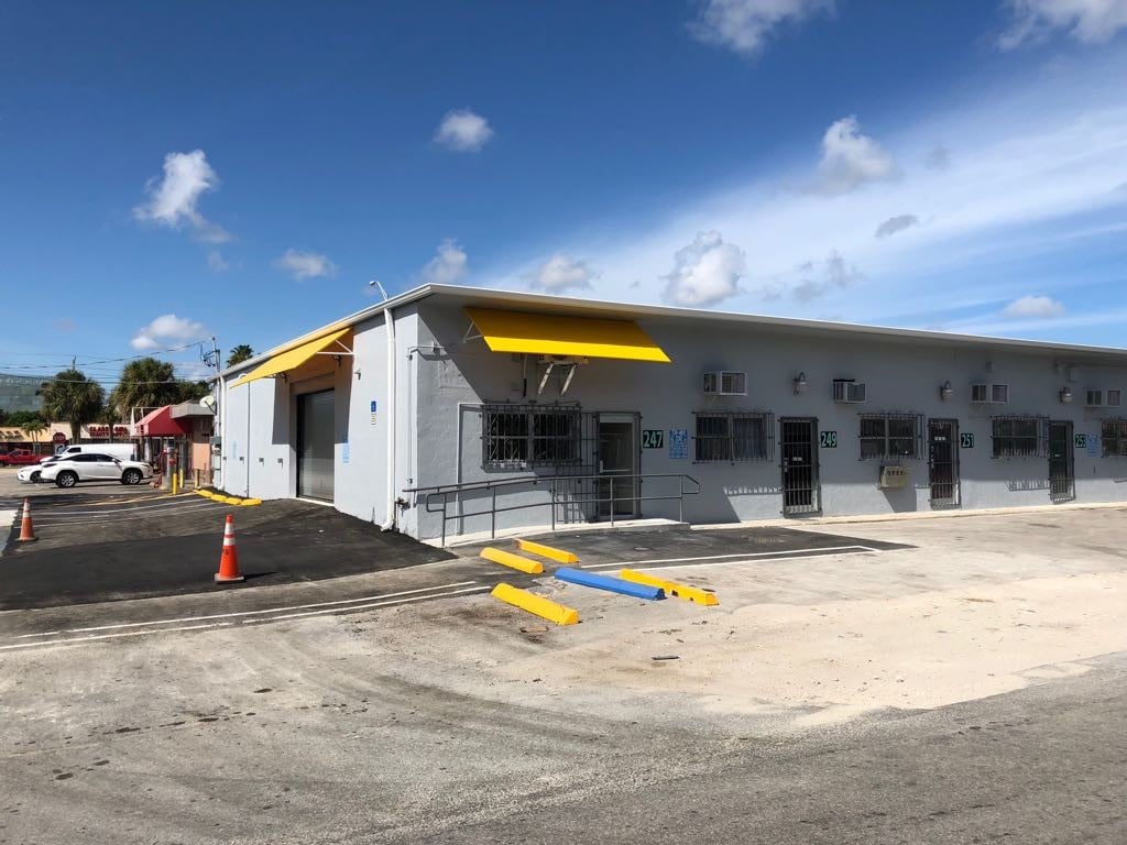 265-275 NE 166th St, Miami, FL for lease Building Photo- Image 1 of 2