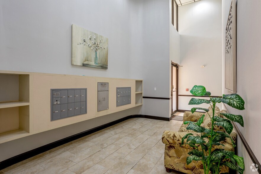 6415 Lake Worth Rd, Greenacres, FL à louer - Hall d’entrée - Image 2 de 7