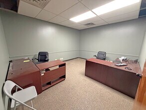 9515 E 51st St, Tulsa, OK for lease Interior Photo- Image 2 of 3