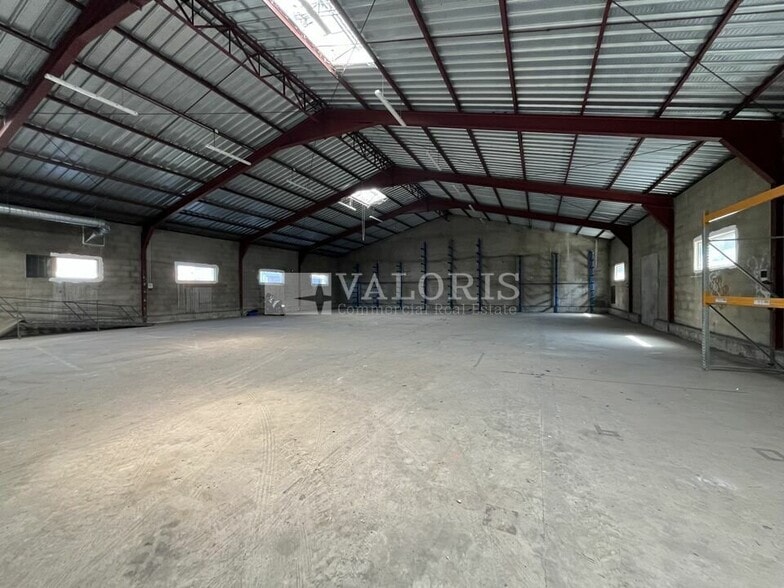 Flex in Irigny for lease - Interior Photo - Image 3 of 7