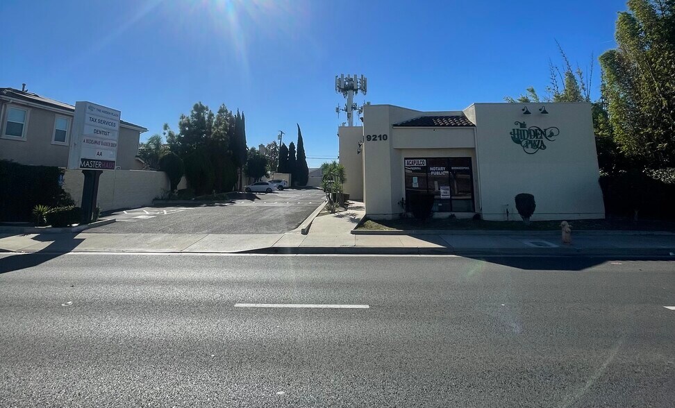 9210 Katella Ave, Garden Grove, CA à louer - Photo du bâtiment - Image 3 de 5