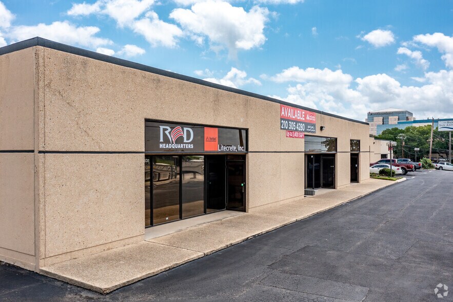833-899 Isom Rd, San Antonio, TX à louer - Photo du bâtiment - Image 2 de 8