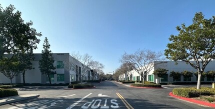 9650 Research Dr, Irvine, CA à louer Photo du bâtiment- Image 2 de 12