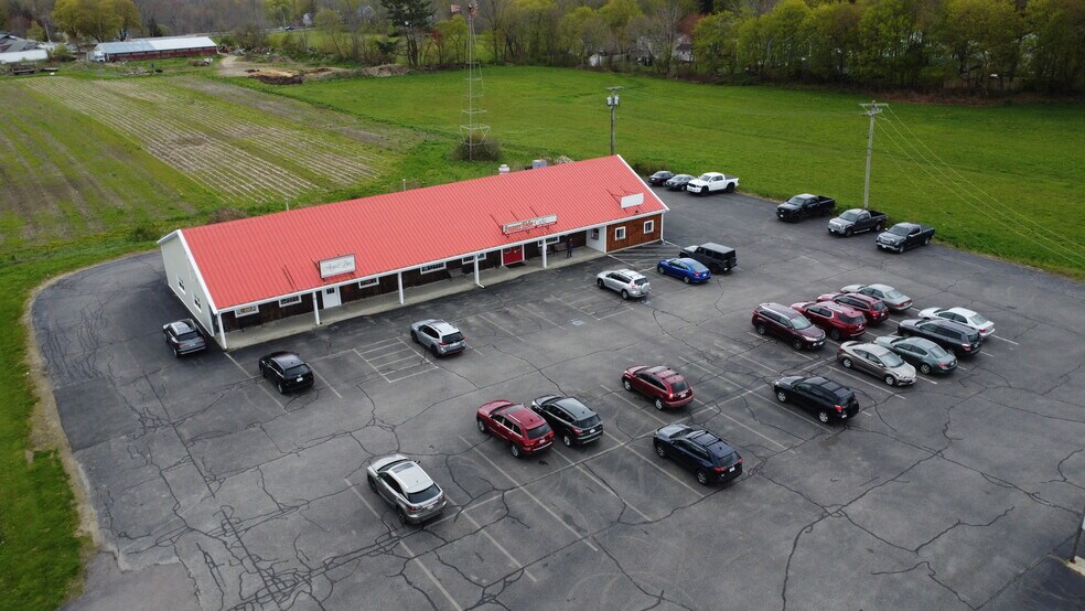 150 W Center St, West Bridgewater, MA à louer - Photo du bâtiment - Image 3 de 10