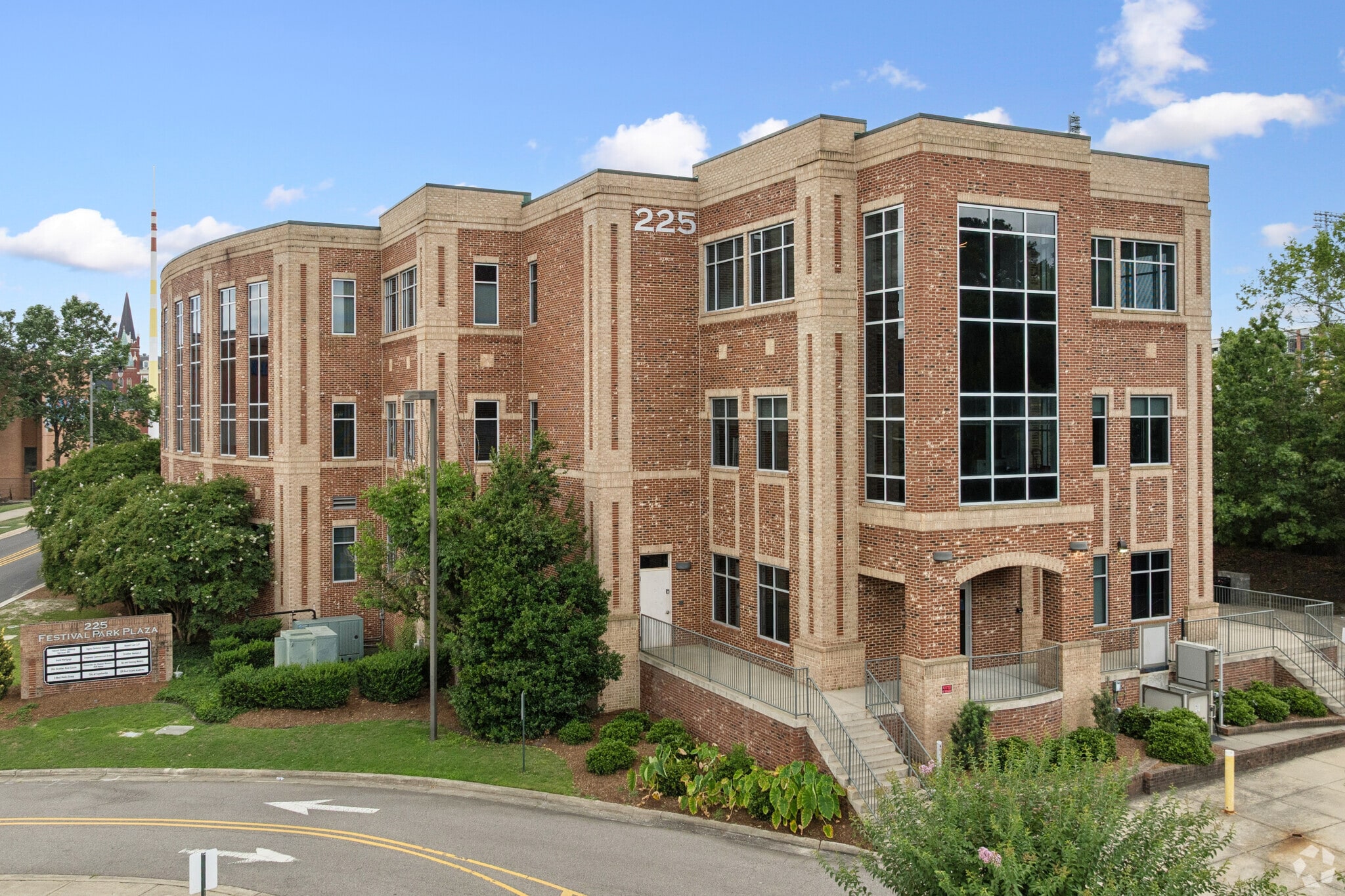 225 Ray Ave, Fayetteville, NC for lease Building Photo- Image 1 of 19