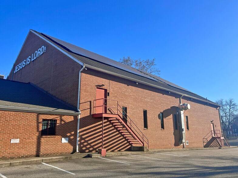 4417 Douglas St NE, Washington, DC à vendre - Photo du bâtiment - Image 3 de 32