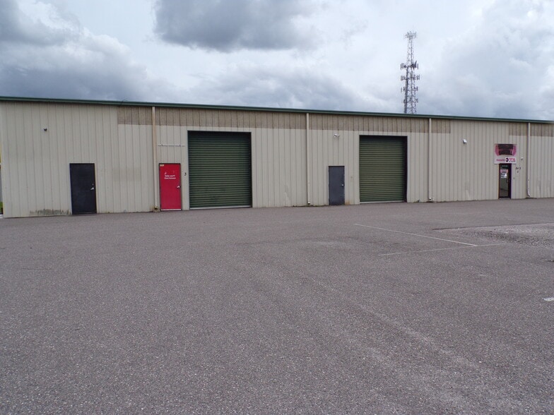 845 Creative Dr, Lakeland, FL à louer - Photo du bâtiment - Image 2 de 11