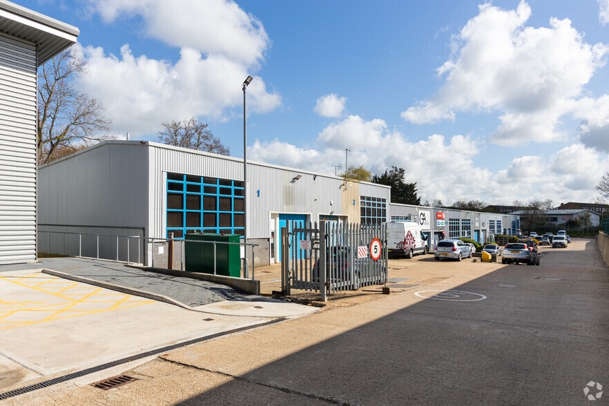 Cramptons Rd, Sevenoaks for lease - Primary Photo - Image 1 of 8
