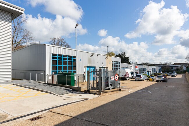 Plus de détails pour Cramptons Rd, Sevenoaks - Industriel à louer
