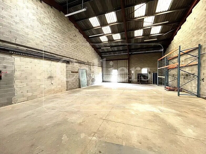 Flex in Roquefort-la-Bédoule for lease - Interior Photo - Image 2 of 5