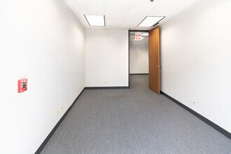 2255 Enterprise Dr, Westchester, IL à louer Photo intérieure- Image 2 de 6