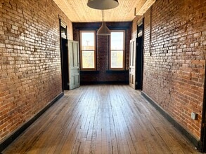 333 E Short St, Lexington, KY for lease Interior Photo- Image 2 of 9