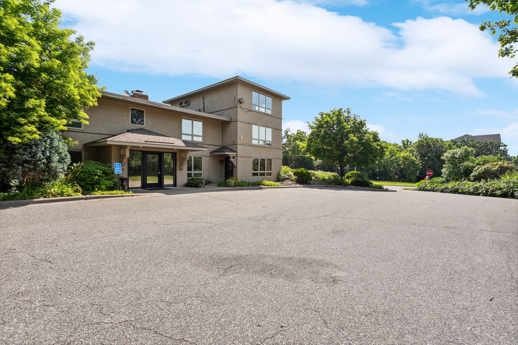 3345 Lexington Ave S, Eagan, MN à vendre Photo du bâtiment- Image 1 de 1