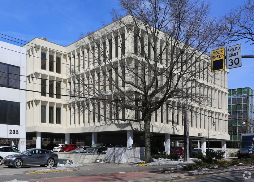 185 Great Neck Rd, Great Neck, NY à louer - Photo du bâtiment - Image 3 de 42