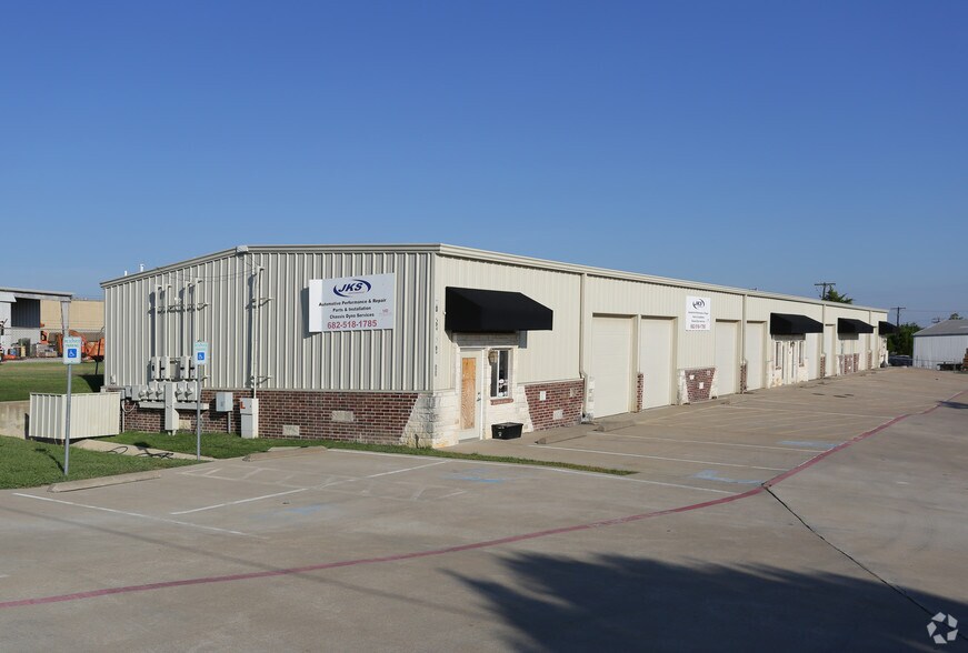 400 Industrial Blvd, Mansfield, TX for lease - Primary Photo - Image 1 of 2