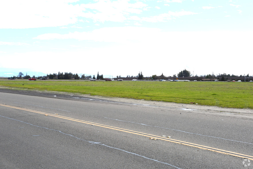 SW Mooney Blvd & Visalia Pky, Visalia, CA for sale - Primary Photo - Image 2 of 6