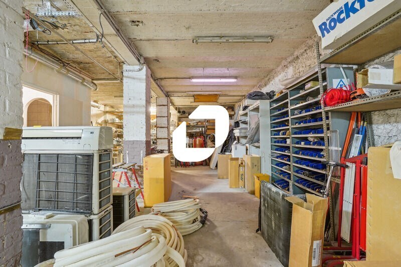 Flex in Paris for sale - Interior Photo - Image 3 of 19