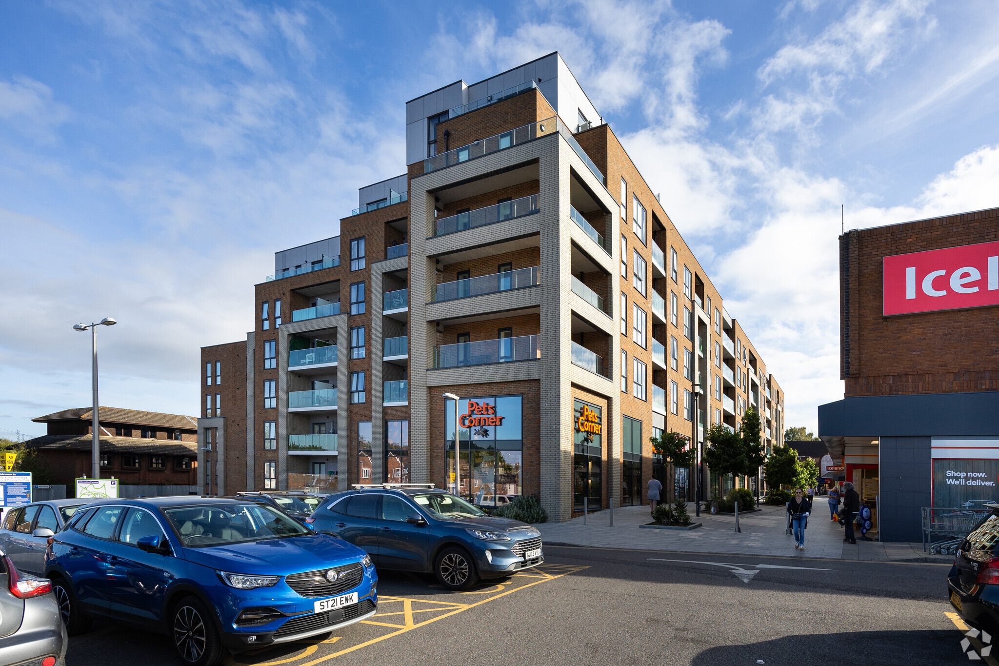 Queens Walk, East Grinstead for sale Primary Photo- Image 1 of 1