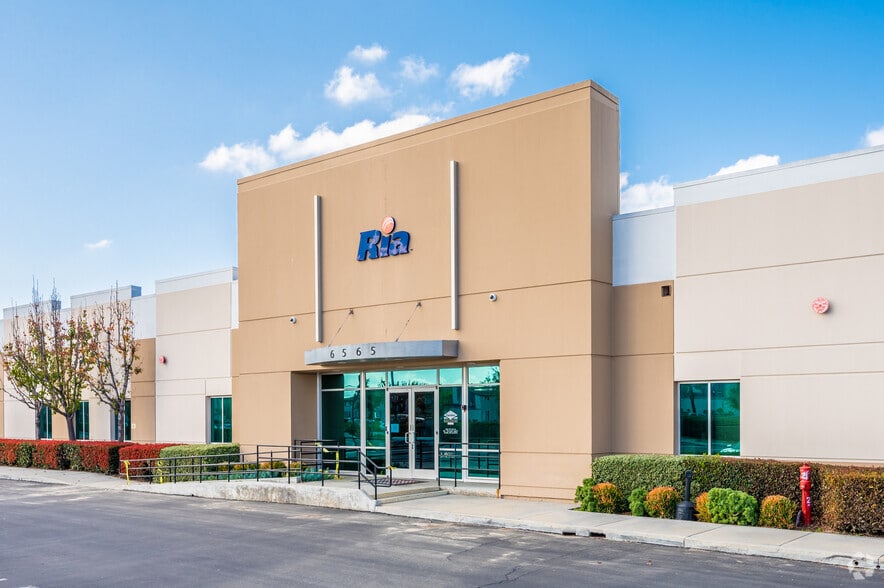 6565 Knott Ave, Buena Park, CA for lease - Primary Photo - Image 1 of 3
