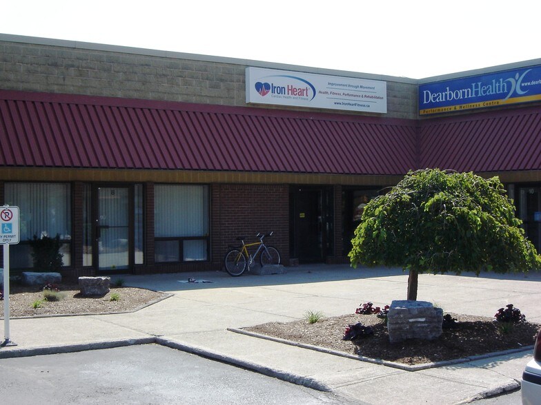 105 Lexington Rd, Waterloo, ON for sale - Primary Photo - Image 1 of 1