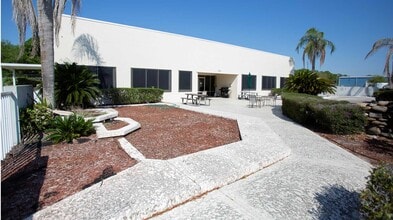 264 West Dr, Melbourne, FL à louer Photo du bâtiment- Image 1 de 6