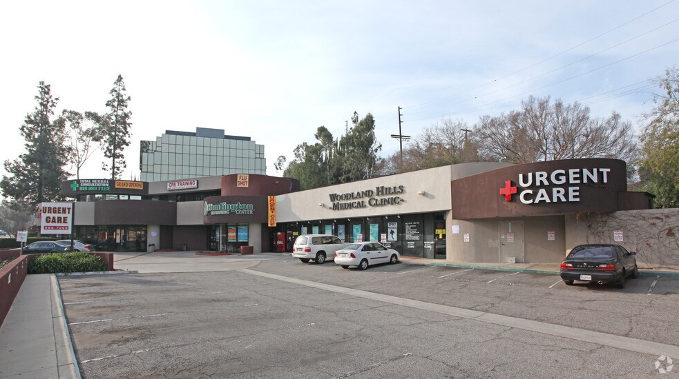 5975-5999 Topanga Canyon Blvd, Woodland Hills, CA à louer - Photo principale - Image 1 de 13
