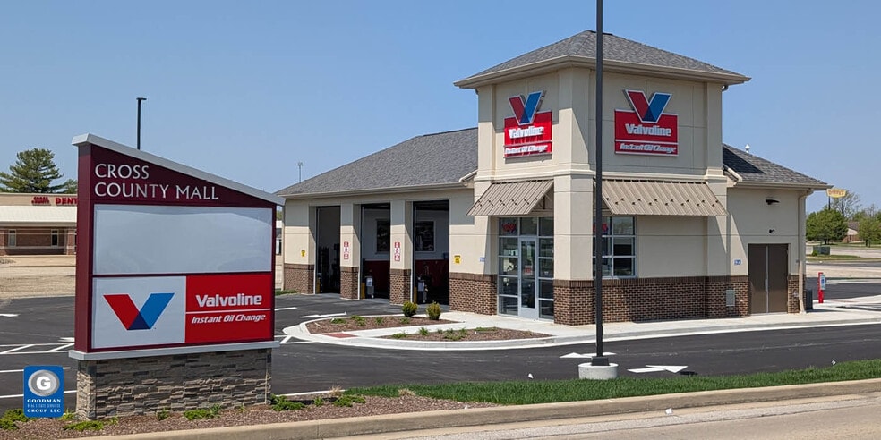 700 Broadway Ave E, Mattoon, IL for sale - Building Photo - Image 1 of 4