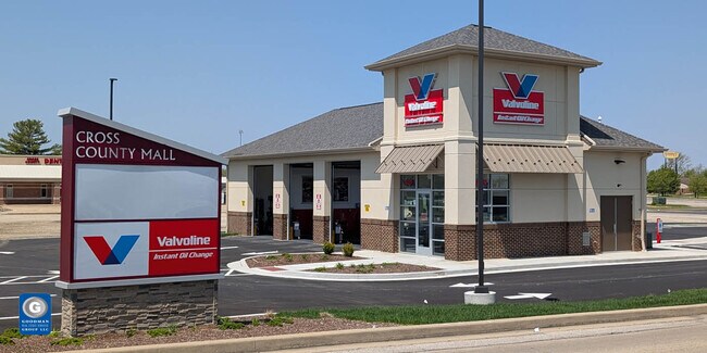 More details for 700 Broadway Ave E, Mattoon, IL - Retail for Sale