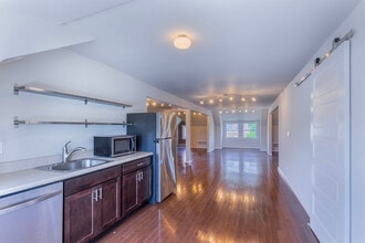 449 N Euclid Ave, Saint Louis, MO for lease Interior Photo- Image 2 of 18