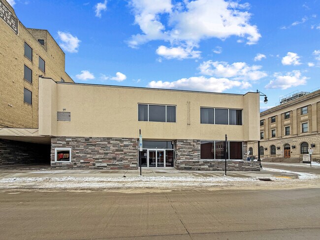Plus de détails pour 17 1st Ave SW, Minot, ND - Commerce de détail à vendre
