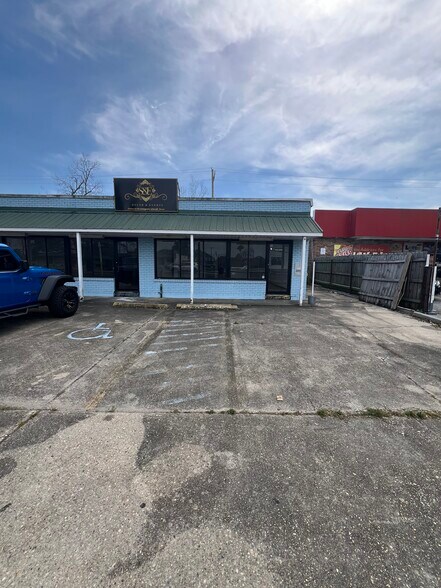 7606-08 W Judge Perez dr, Arabi, LA à louer - Photo du bâtiment - Image 3 de 21