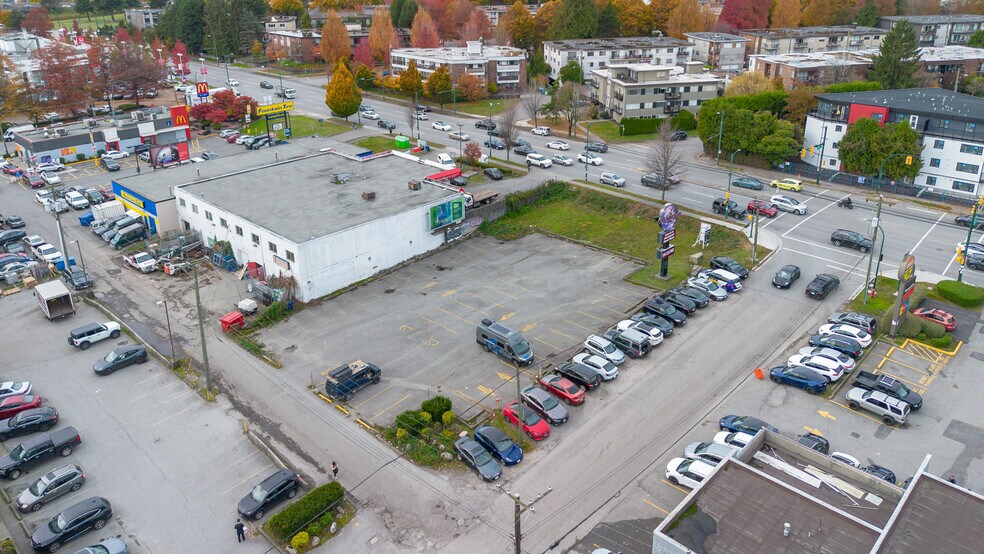 820 SW Marine Dr, Vancouver, BC à louer - Photo du bâtiment - Image 2 de 4