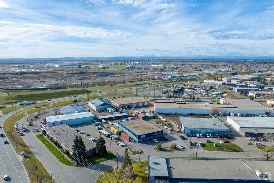 3541 78th Ave SE, Calgary, AB à vendre - Aérien - Image 2 de 4